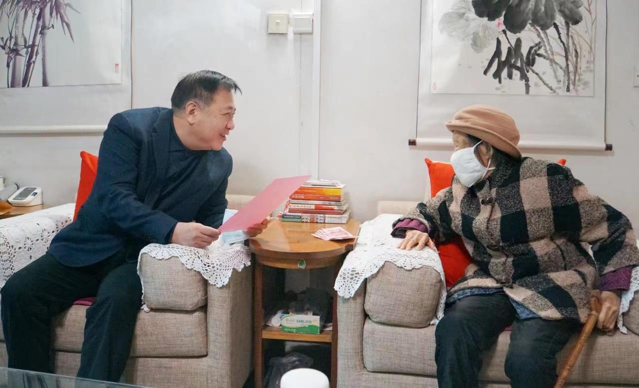 情下废干部 慰问暖人心 ——F66永乐集团发展春节前走访慰问