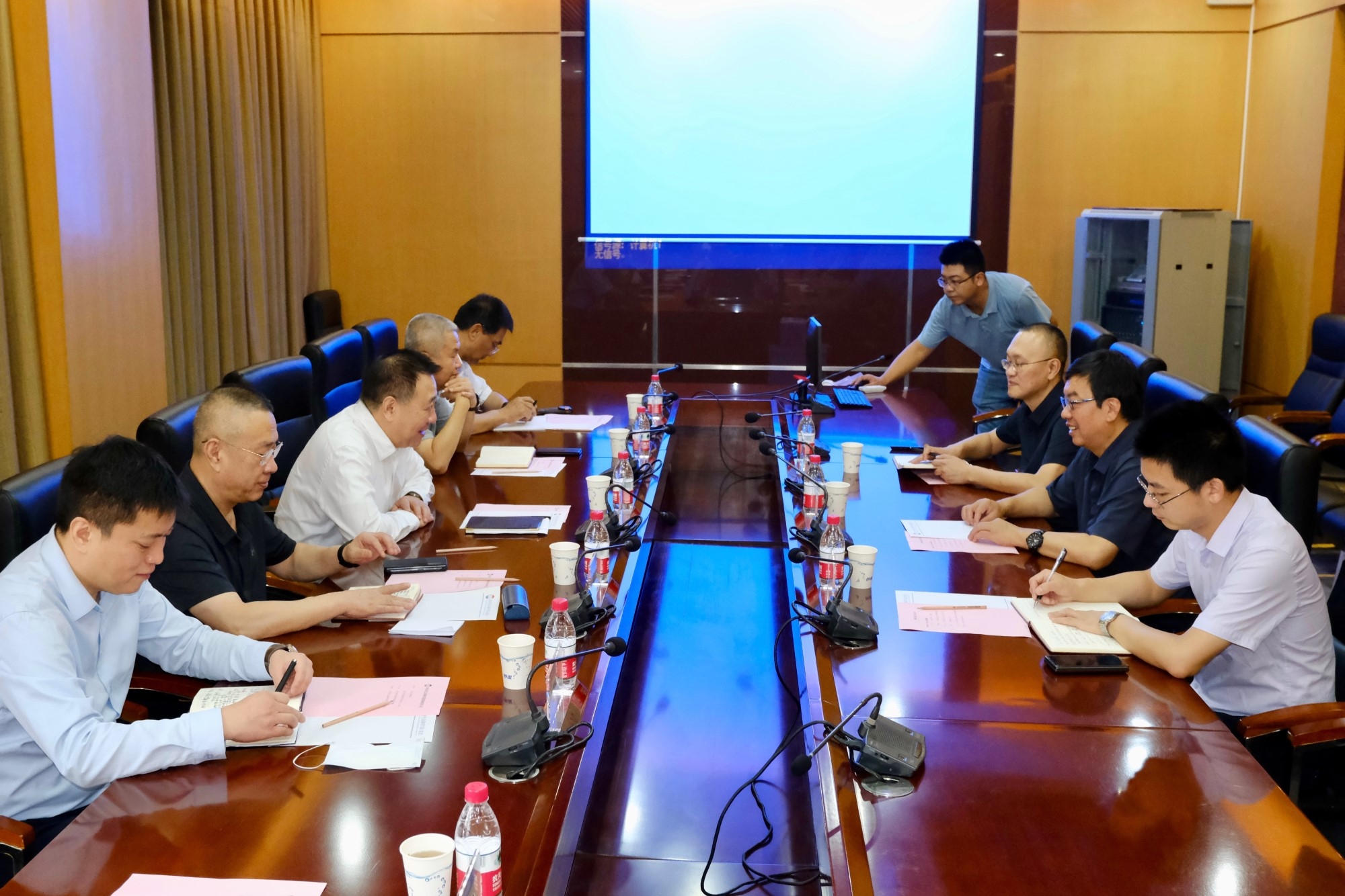 F66永乐集团党委书记、董事长金辉造访西北有色金属钻研院