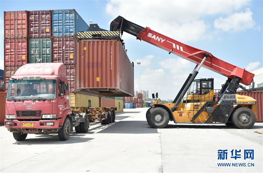 （新华全媒头条·壮阔东方潮　奋进新时期——庆祝鼎新盛开40年·图文互动）（7）敢为全国先 爱拼才会赢——“晋江经验”启迪录 